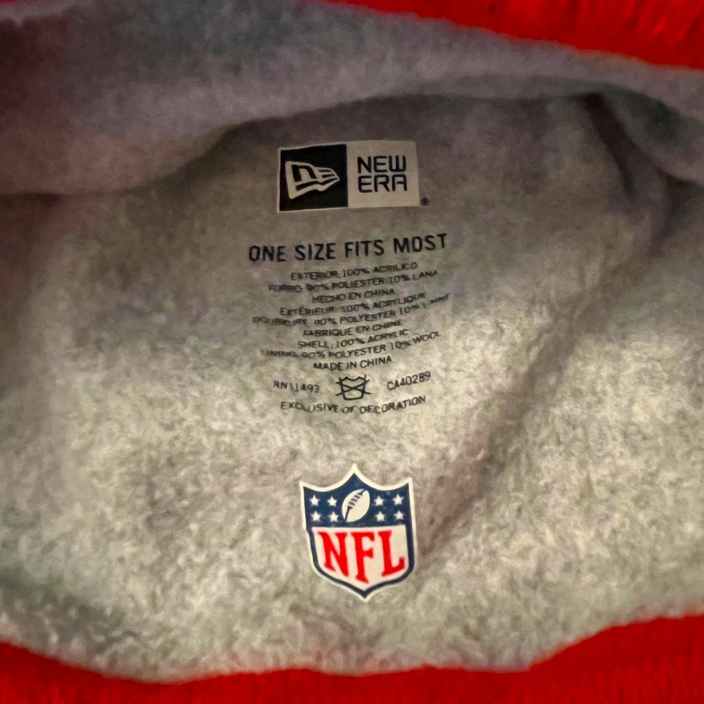 ❤️🩶NEW ENGLAND PATRIOTS New Era Knit Pom Beanie Hat.🩶❤️ - Picture 3 of 3